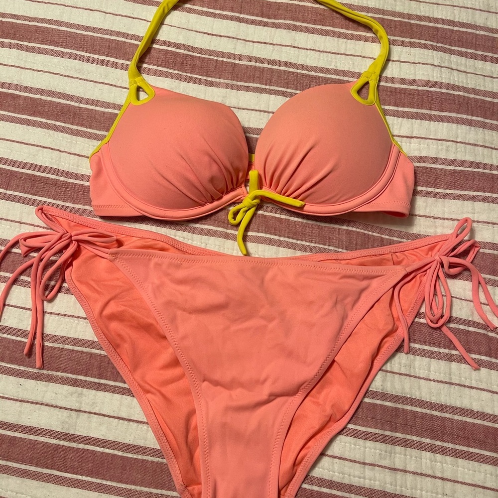 Victoria’s Secret bikini